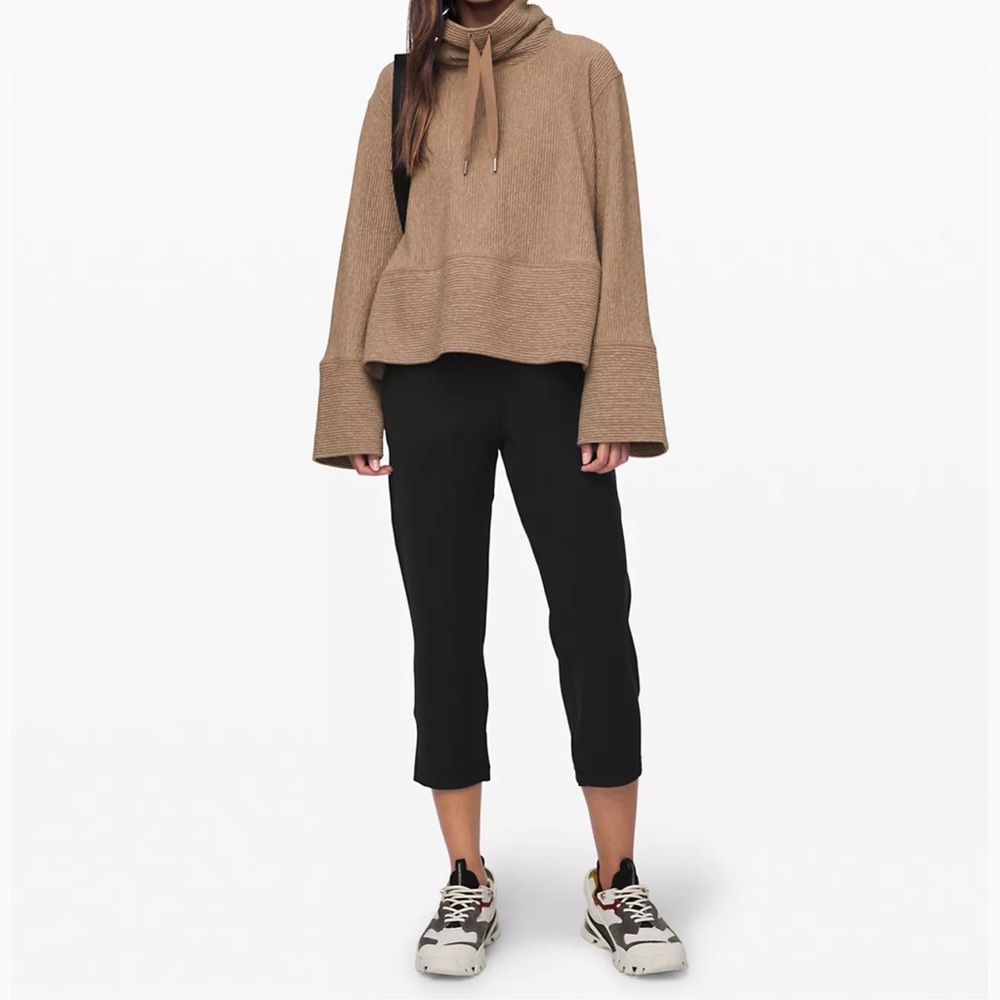Lululemon On the Fly Mid Rise Crop TravelWoven
